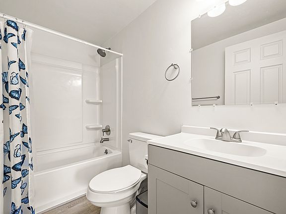 Full bath, second level