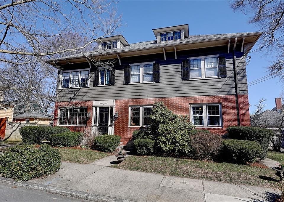1st image of 100 Halsey St #1