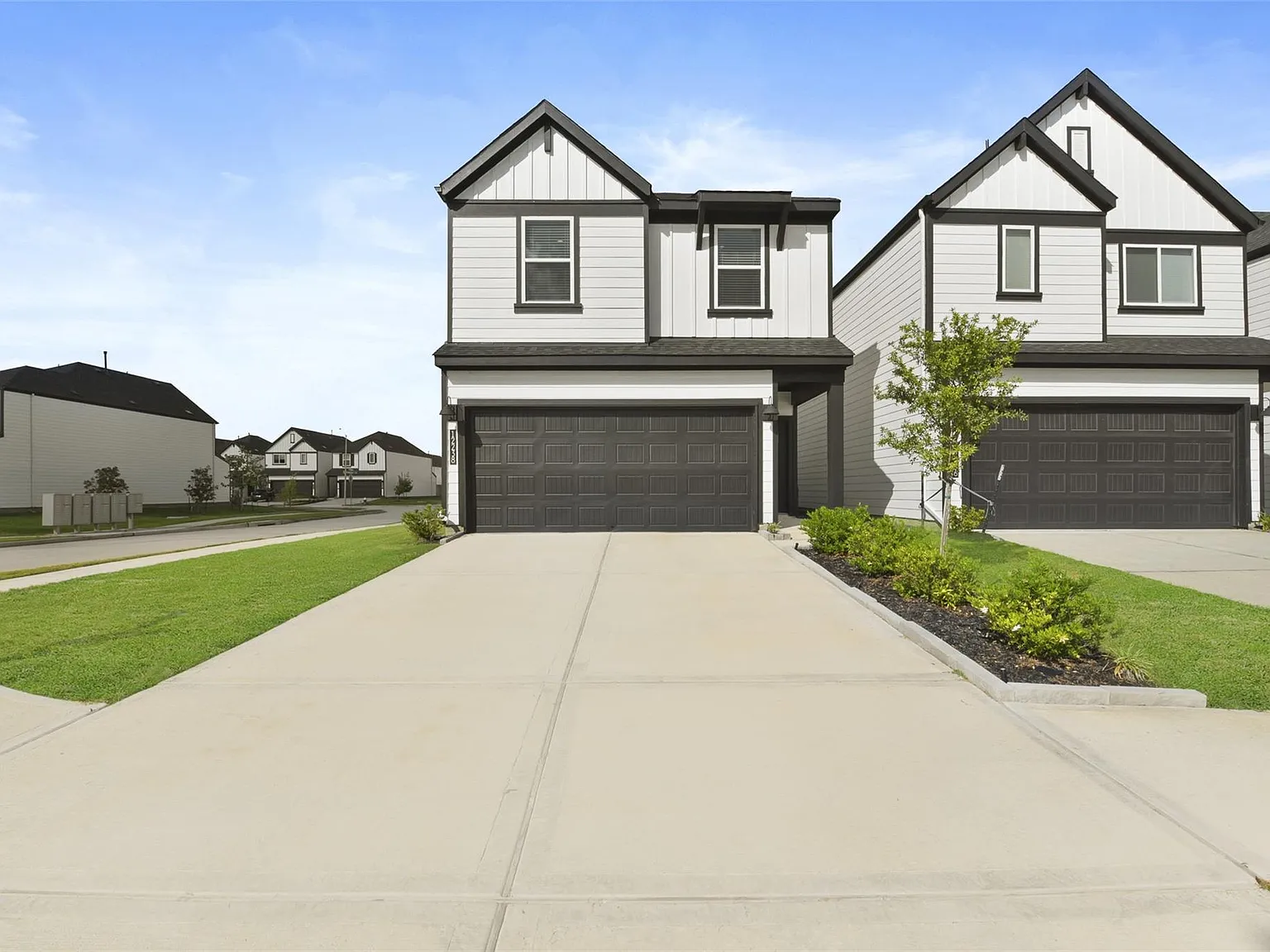 3 bed, 2.5 bath, 1913 sqft, $2,500 — Photo 2