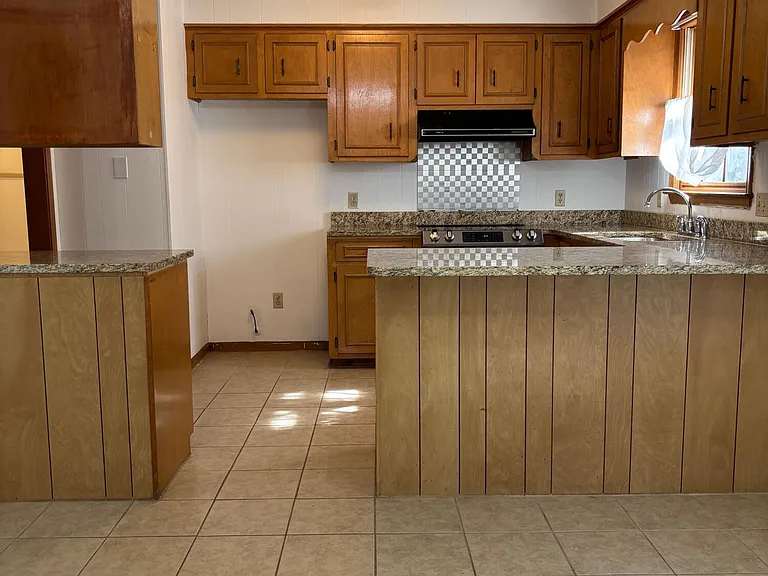 1460 Crowndale Dr — Photo 14