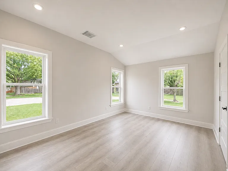920 Keith Ln — Photo 6