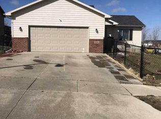 1213 N Mossy Oak Ave, Sioux Falls, SD 57103