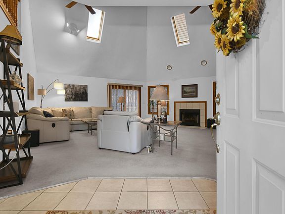 3rd image of 100 White Oak Dr