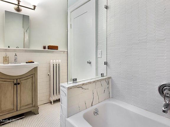 4th image of 304 W 89th St #1C