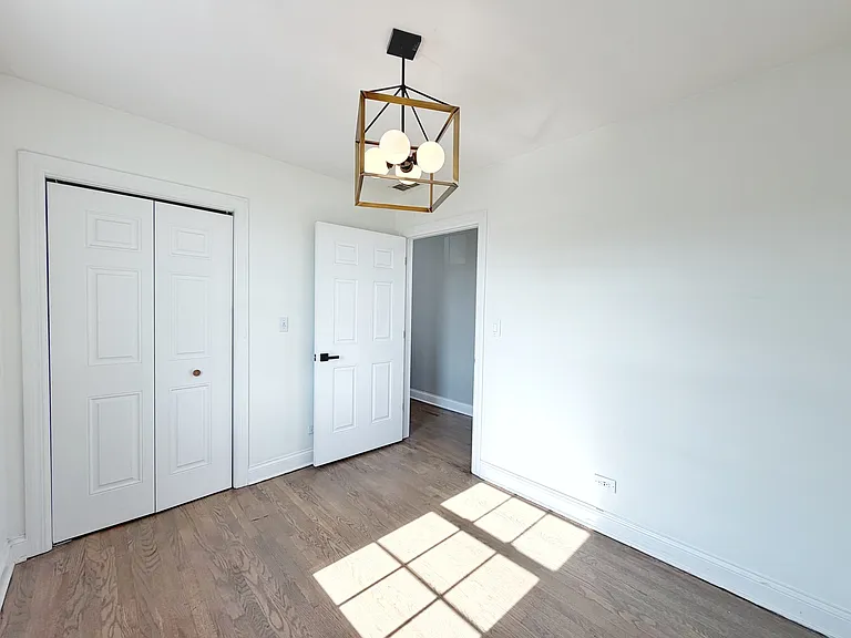 2427 W Grenshaw St #2 — Photo 22
