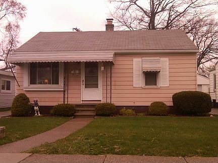 1st image of 985 E Garfield Ave