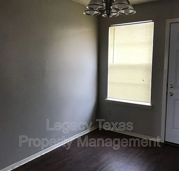 1401 Courtney Pl #C — Photo 8