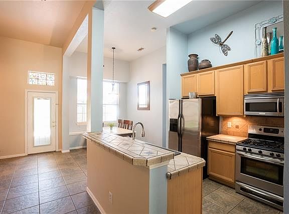5th image of 4402 Shadow Oak Dr