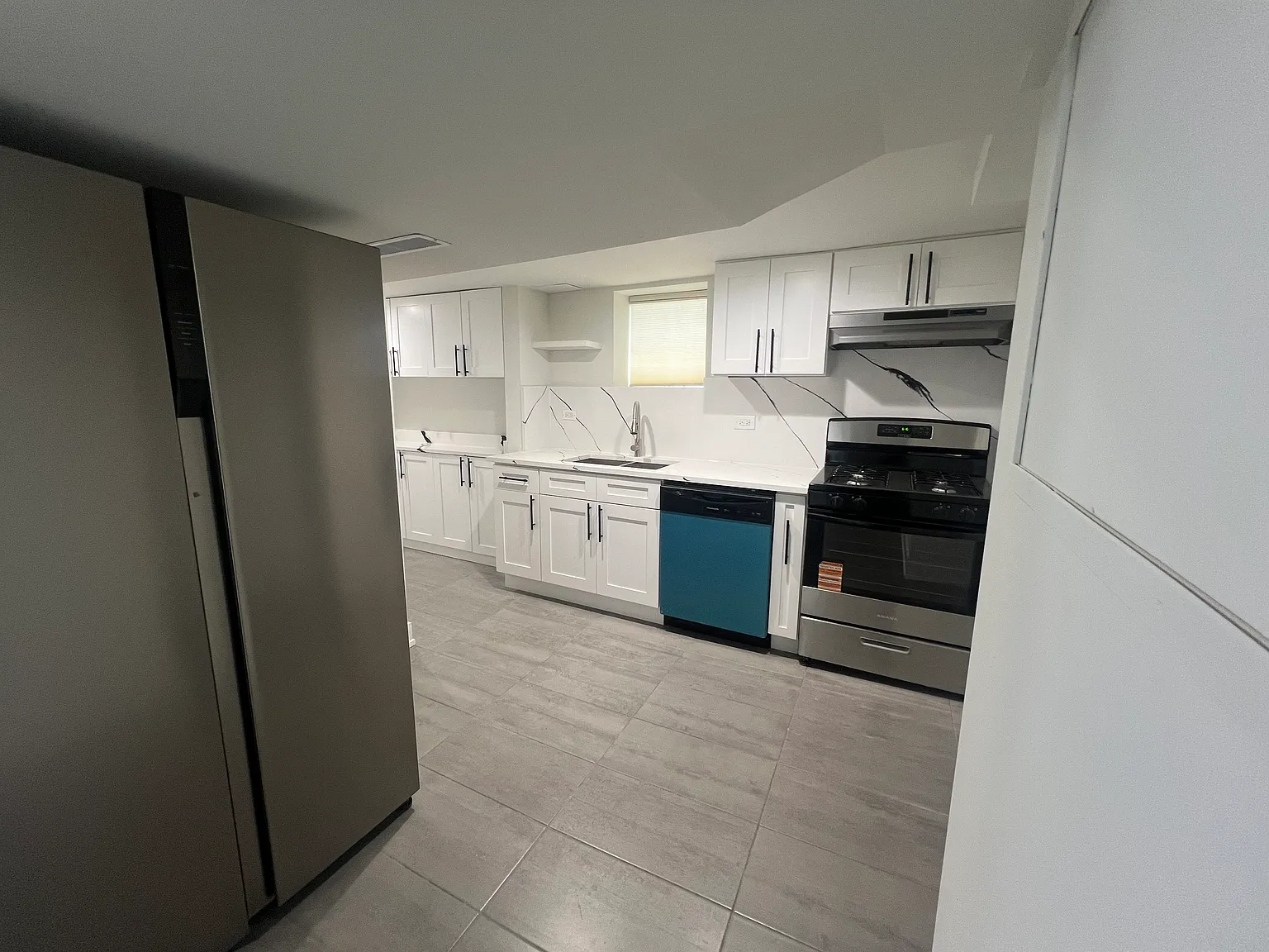 1 bed, 950 sqft, $1,600 — Photo 2