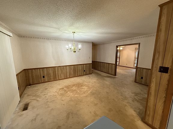Dining room and view into Livingroom