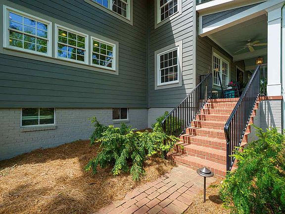 3rd image of 28 Oakview Dr