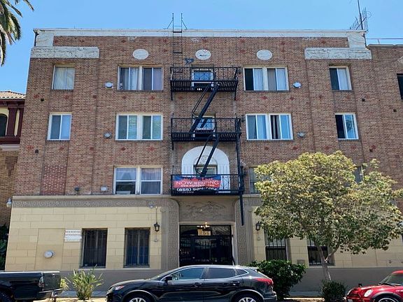 3rd image of 856 S Catalina St #101