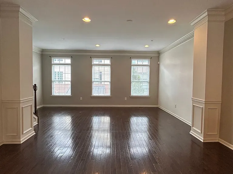 1379 Parish Ave — Photo 13