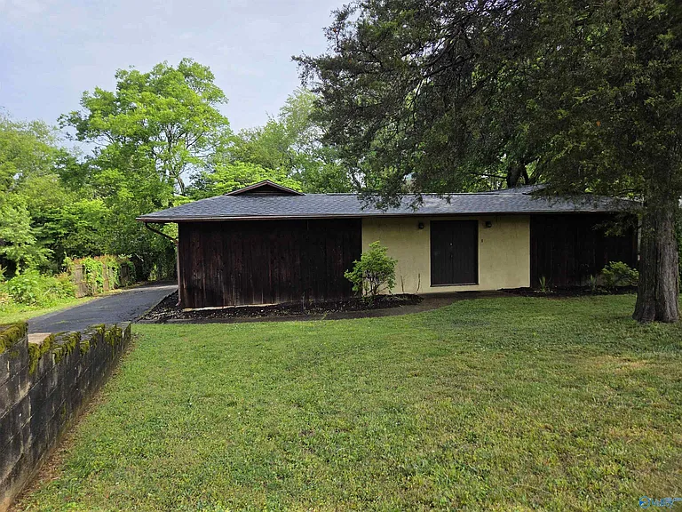 1209 Governors Dr SE — Photo 26