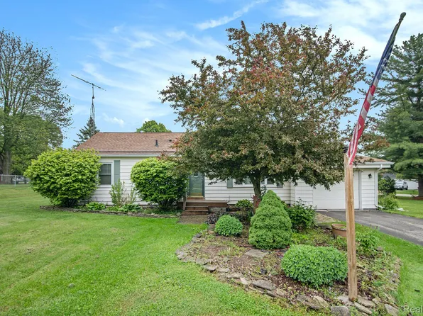 613 Genesee Ave, Gaines, MI 48436