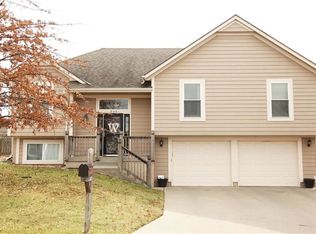 805 SW Hill Top Ct, Grain Valley, MO 64029