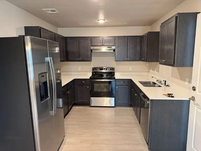 502 Parkhill Cir — Photo 5