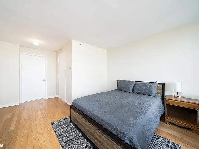 700 Grove St #11R — Photo 10