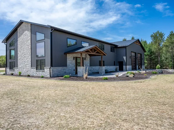 W5613 37th St, New Lisbon, WI 53950