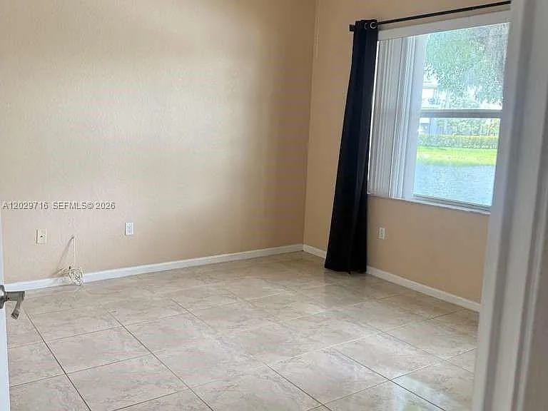 3766 NE 9th Ct — Photo 8