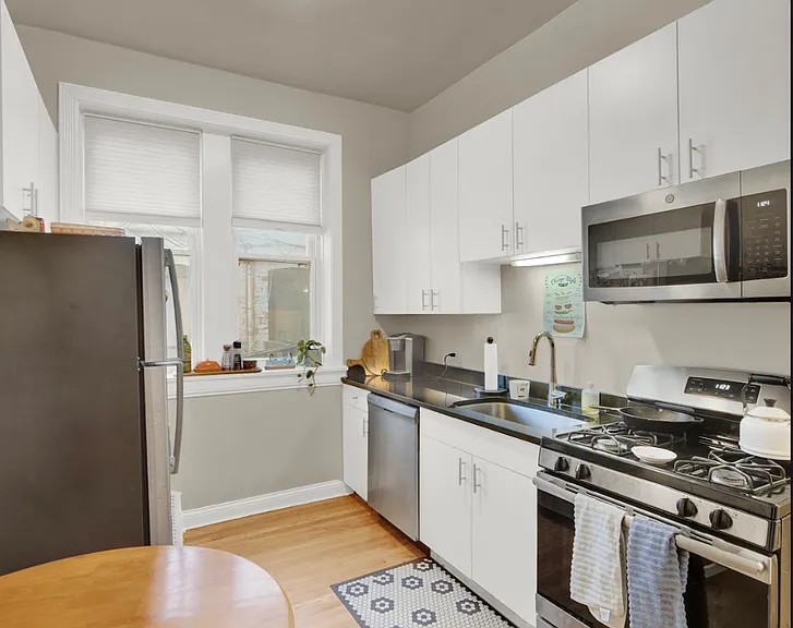 2548 N Burling St — Photo 9