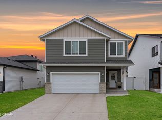 5519 Lou Ann St, Grand Forks, ND 58201