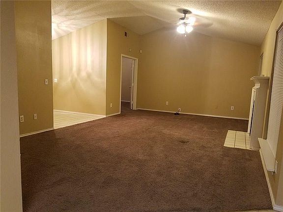 4th image of 727 Sewell Dr