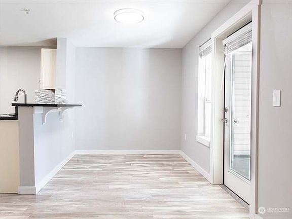 4th image of 11002 SE Petrovitsky Rd