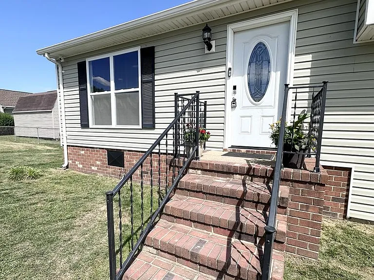 509 Bowling Green Ct — Photo 3