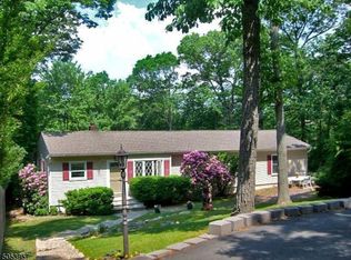 81 Sutton Trl, Hopatcong, NJ 07843