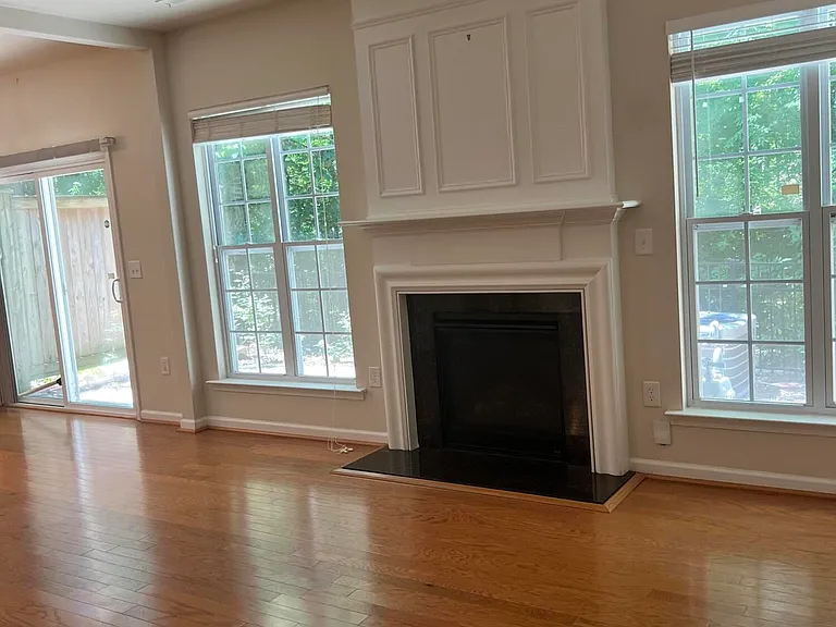 308 Dyersville Dr — Photo 37