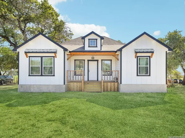 723 County Road 6846, Lytle, TX 78052