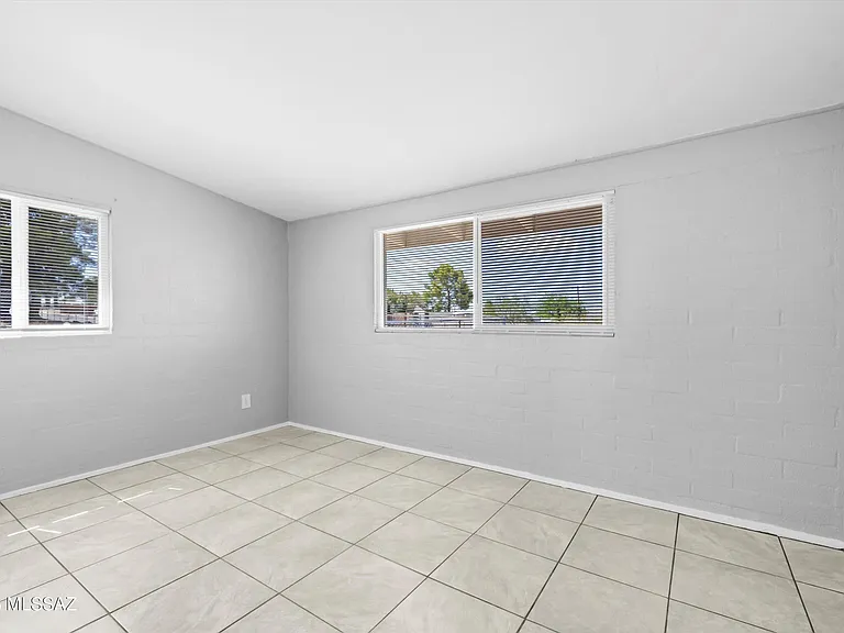 202 S Avenue C — Photo 20