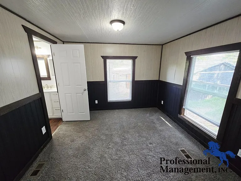 1620 Valley Dr — Photo 4