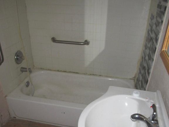 5th image of 3302 Cypress Dr SW