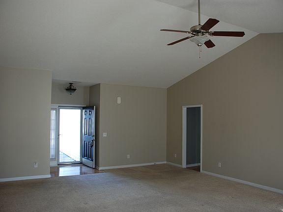 3rd image of 414 Vallie Ln