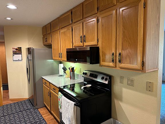 3rd image of 1980 Meadowlark Ln APT 305