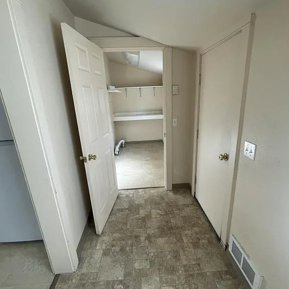 983 Oregon Ave — Photo 6
