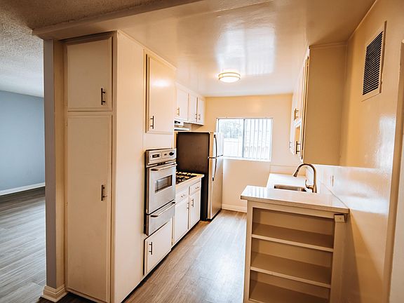 3rd image of 545 N Hayworth Ave APT 106