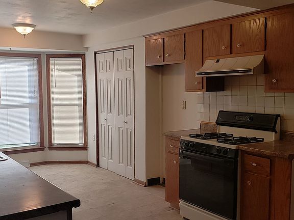 4th image of 2611 Skokie Dr