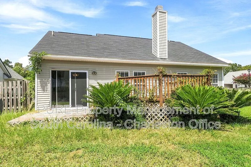 3 bed, 2.0 bath, 1209 sqft, $1,999 — Photo 3
