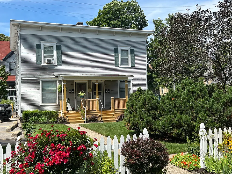 217 Prospect Ave NE