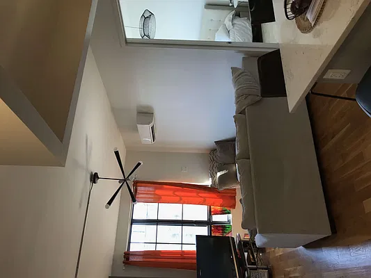 Rented by Manhattan Management LLC | media 28