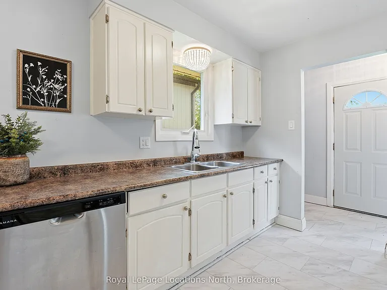 32 Courtice Cres — Photo 11
