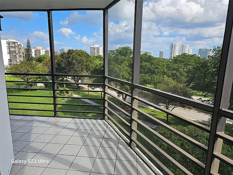 20400 W Country Club Dr #508 — Photo 2