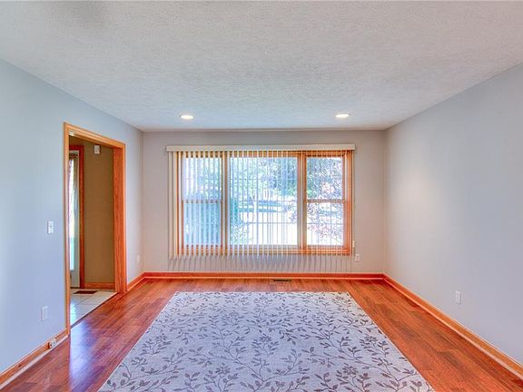 3rd image of 33610 Outley Park Dr