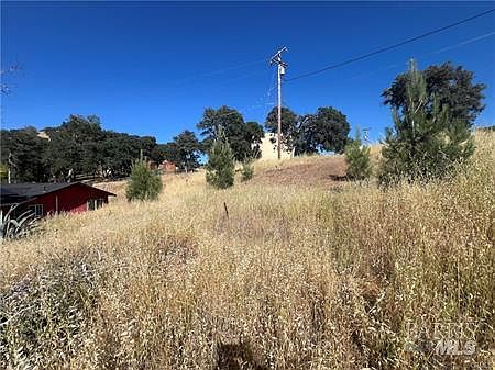 4th image of 2995 Oak Crest Drive