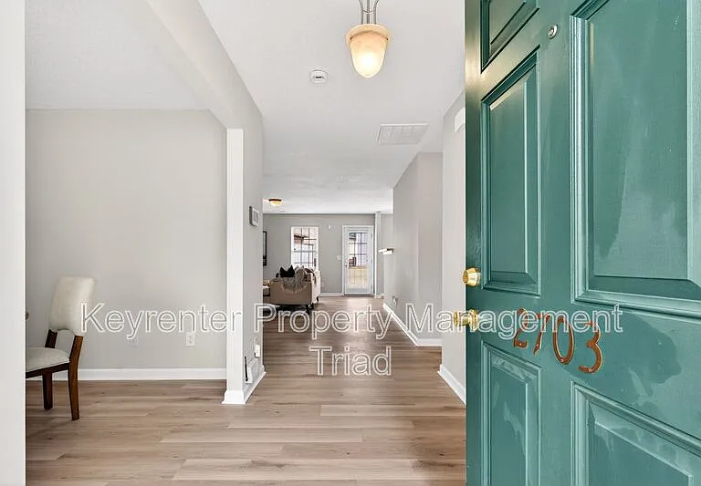 2703 Stafford St — Photo 2