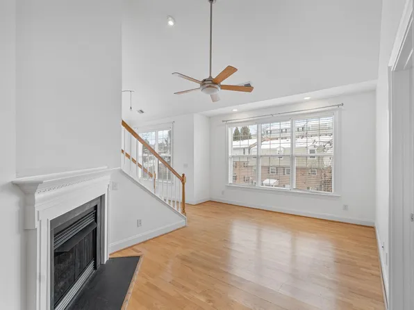 949 Glenwood Station Ln Unit 202, Charlottesville, VA 22901