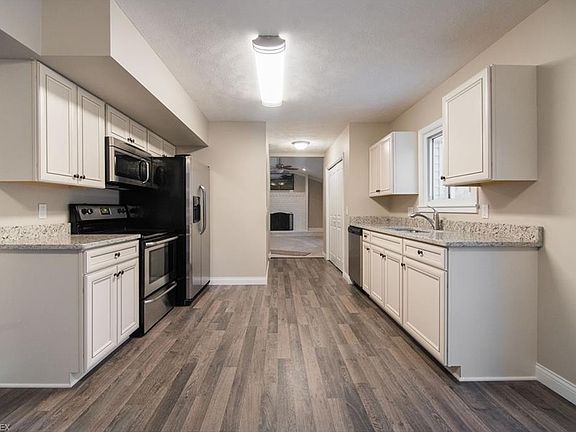 3rd image of 6102 Tall Oaks Dr
